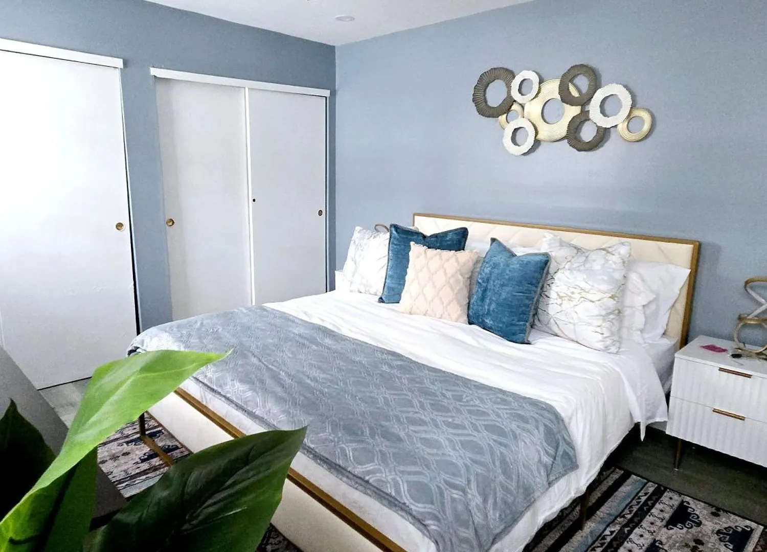 Ally'S Home Away New York United States