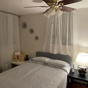 Lovely And Comfort 10 Min Lga,20 Min Manhattan Homestay